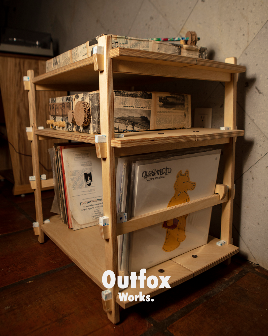 Mueble para Tornamesa y Vinilos armable "Axolote"