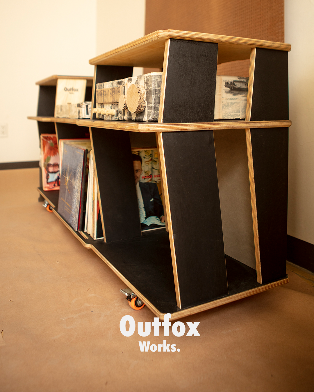 Mueble para Tornamesa, Electrónicos y Vinilos/ LP's "Black Manta"