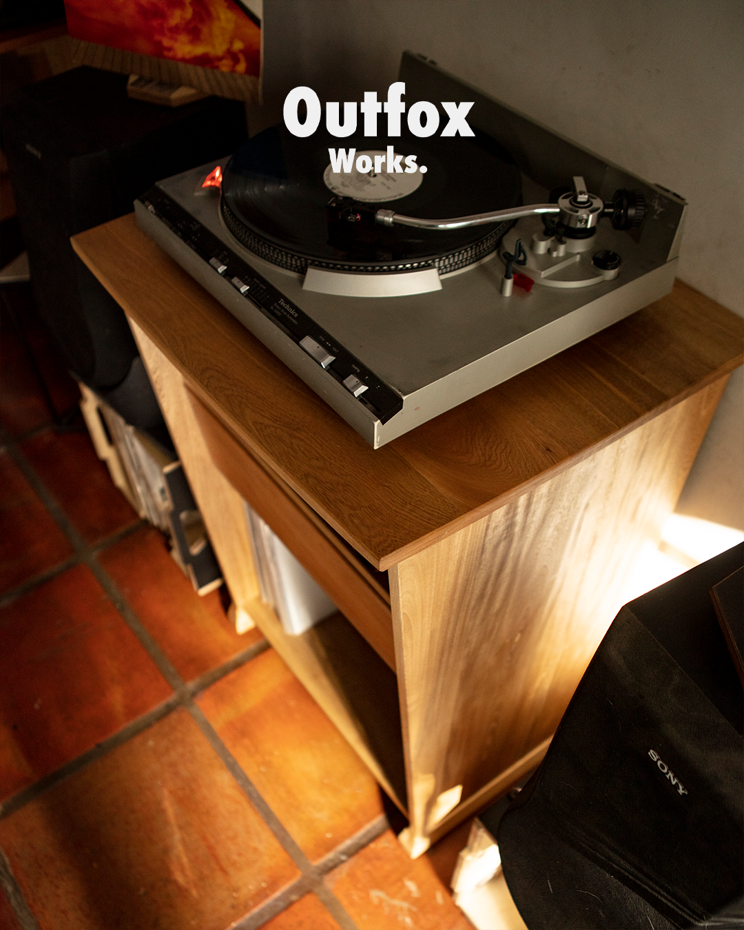 Mueble para Tornamesa, Electrónicos y Vinilos/ LP's Black Manta – Outfox  Works.