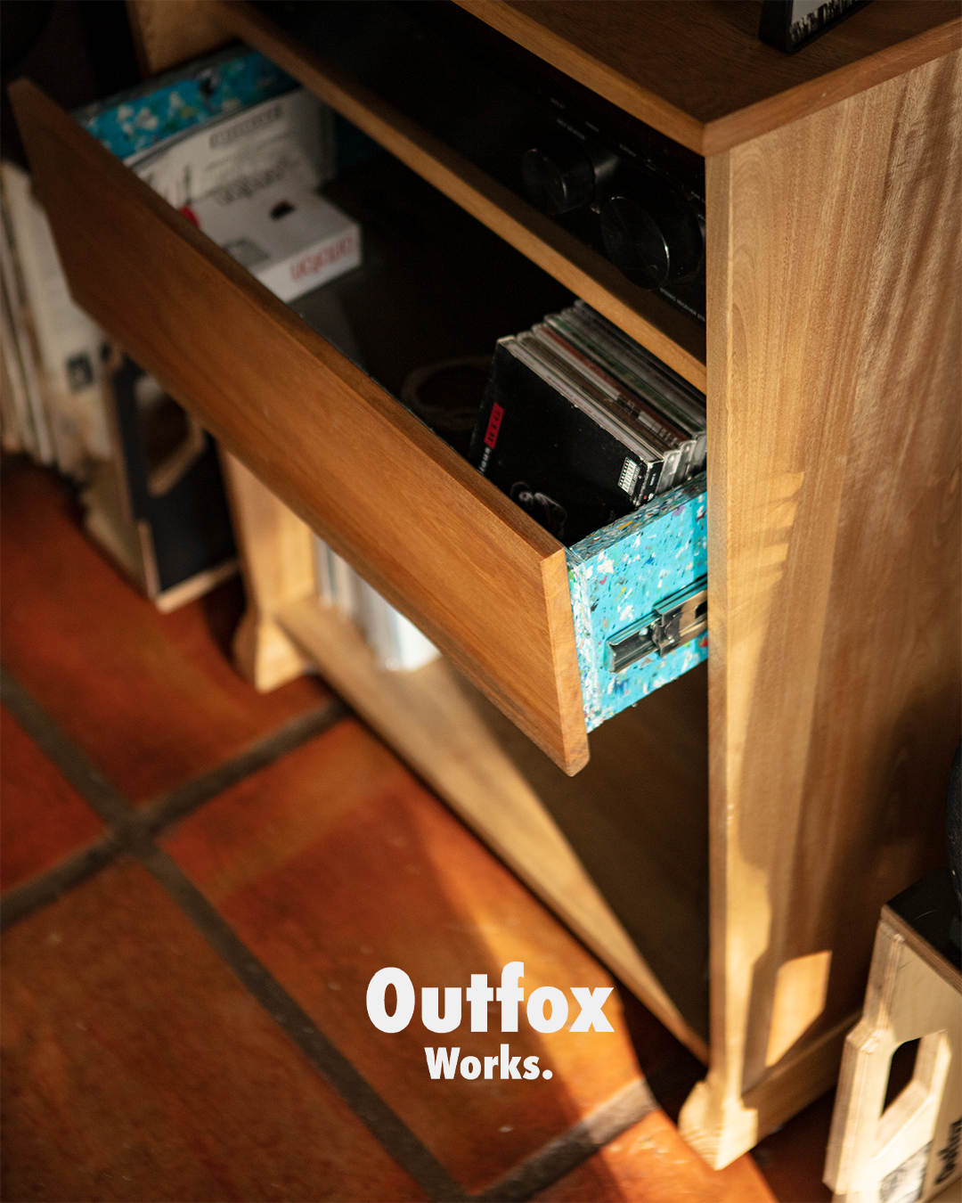 Compra Mueble para Tornamesa y Vinilos armable Axolote Outfox Works –  Outfox Works.